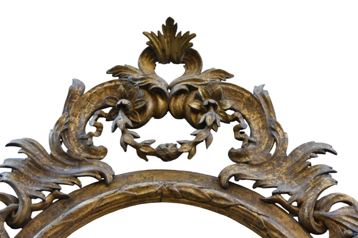 cornice ovale intagliata e dorata XVIII secolo